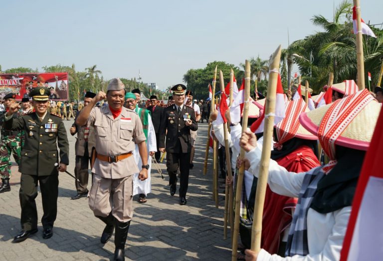 Gresik Laksanakan Upacara Hari Pahlawan Dan Drama Kolosal