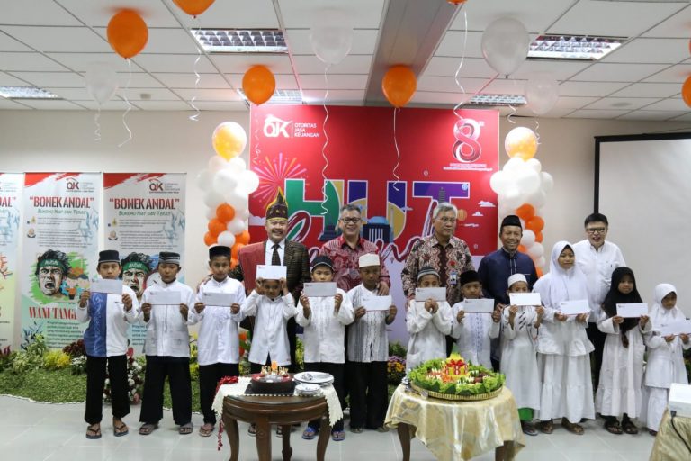 Peringati Ulang Tahun yang ke 8, OJK Gelar Tasyakuran Bersama Anak Yatim