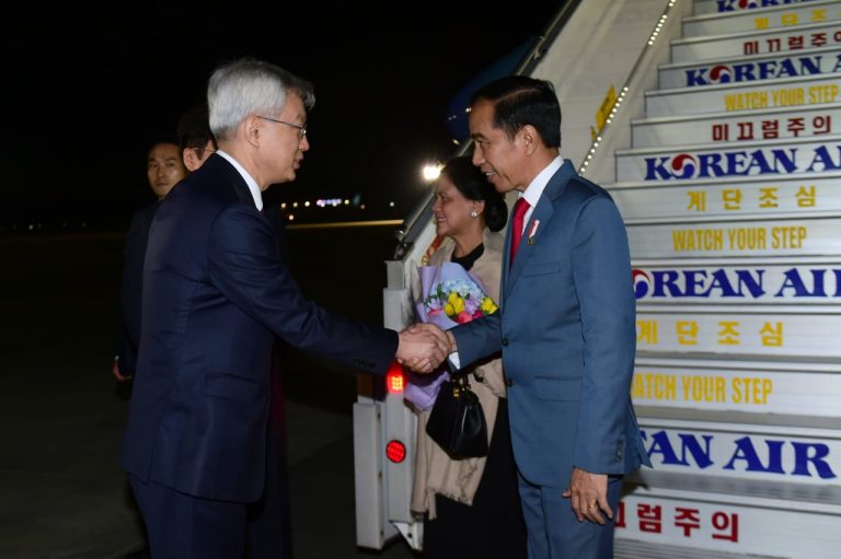 Presiden Jokowi Tiba di Busan