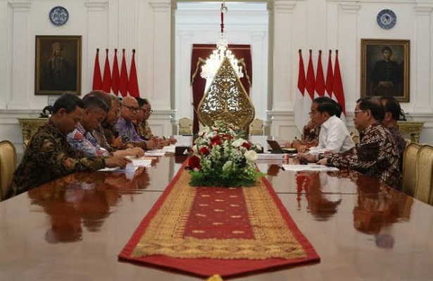 Presiden Joko Widodo atau Jokowi menerima pimpinan Komisi Pemilihan Umum (KPU) di Istana Merdeka.