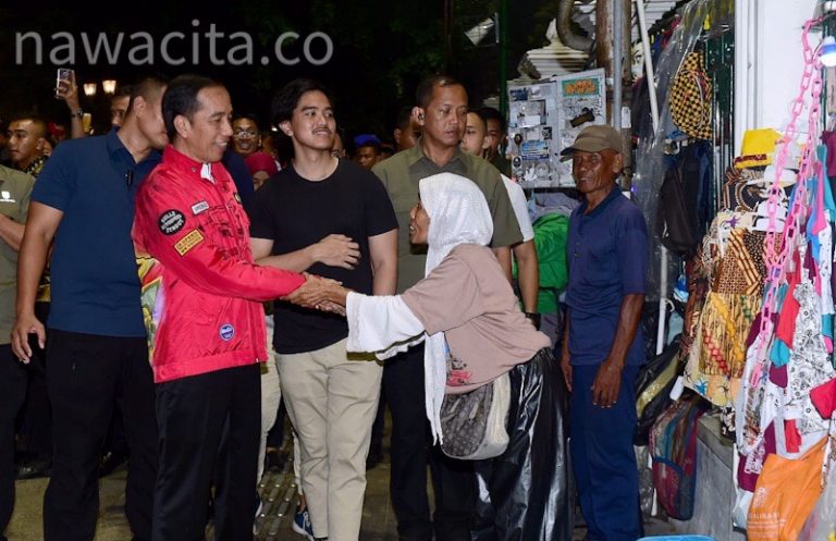 Jokowi dan Kaesang Jalan-Jalan di Malioboro