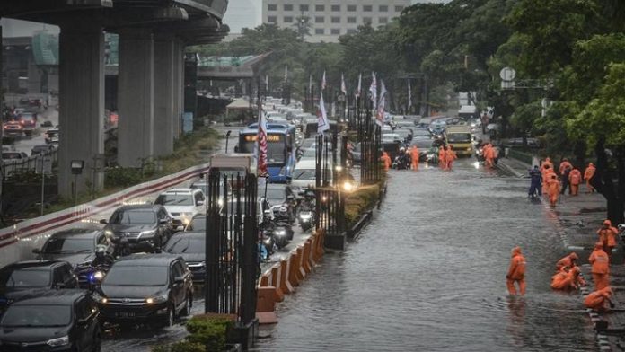 Jokowi Terdiam 30 Detik Saat Ditanya Mengenai Banjir Jakarta.