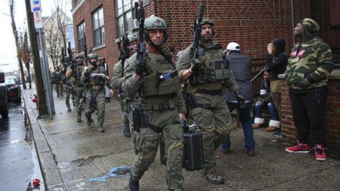 Baku Tembak di Amerika, Enam Orang Tewas Termasuk Polisi.