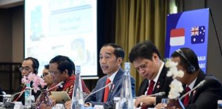 Presiden Joko Widodo (Jokowi) menghadiri Indonesia-Australia Business Roundtable yang digelar di Canberra Room, Hotel Hyatt, Canberra, Australia, pada Senin, 10 Februari 2020.