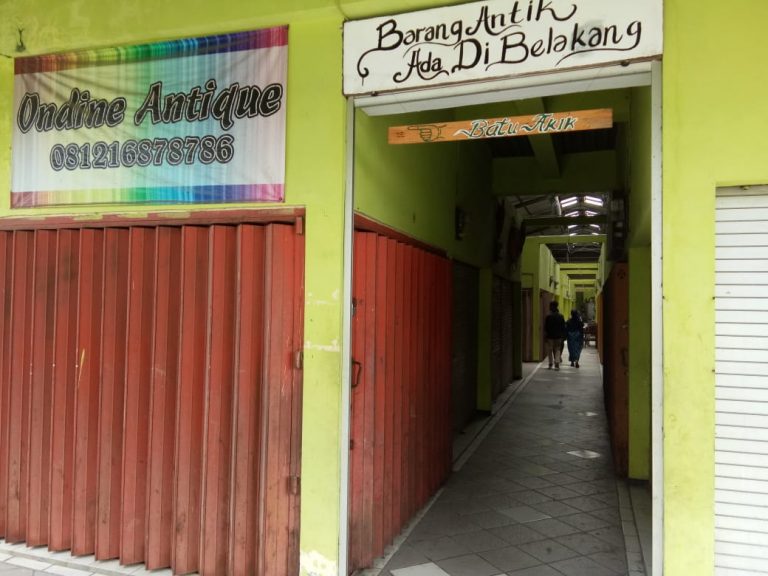 Mengintip Pasar Nostalgia yang Sepi Pengunjung