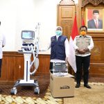Pemprov Jatim terima bantuan 26 Ventilator dan 23 monitor (2)