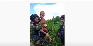 Viral, Balita Papua Menangis Tak Mau Ditinggal Prajurit Kostrad di Perbatasan.