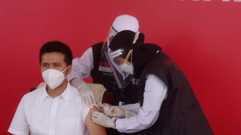 Vaksinasi COVID-19 Kedua, Wagub Emil: Tensi Saya Lebih Rendah dari Pertama