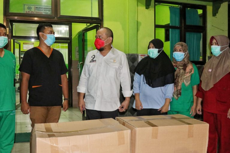 Ketua DPD RI Apresiasi Kerja Cepat TNI AL Kirimkan Baju APD ke Mamuju