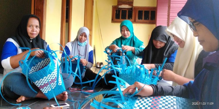 Bu Anti Demokrat Fasilitasi Emak-Emak Ponorogo Berwirausaha