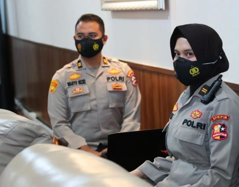 Iptu Novita Rindi, Polwan Berjilbab Pendamping Komjen Sigit