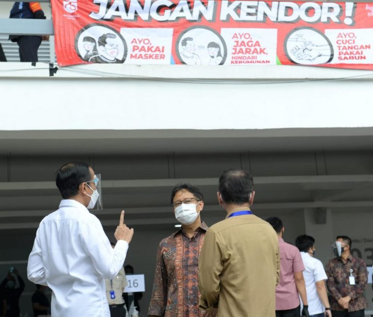 Presiden Jokowi Tinjau Vaksinasi Massal bagi SDM Kesehatan