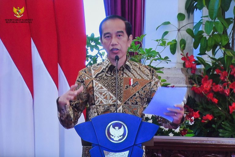 Jokowi: Negara Lain Lockdown Total, Ekonomi Jatuh!