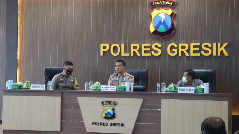 Puslitbang Polri Gelar Supervisi Standar Kelayakan Mutu Bangunan Mako di Jajaran Polres Gresik