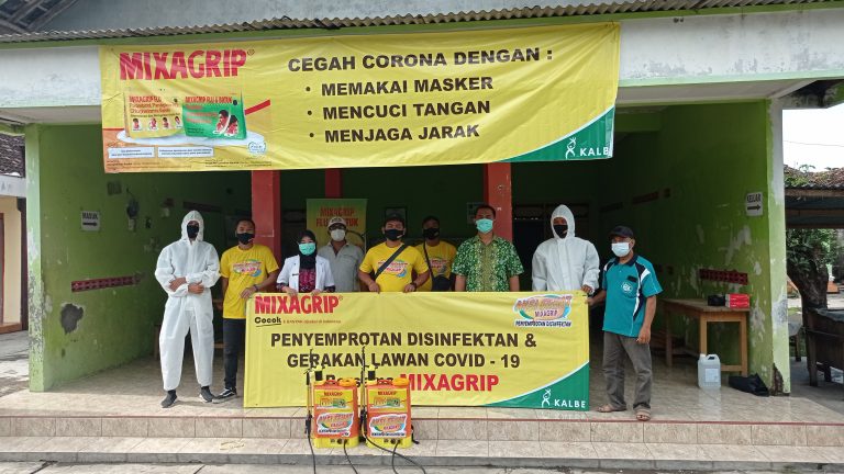 Aksi Sehat Mixagrip Lawan Covid-19 Berikan Bantuan Penyemprotan Disinfektan Kepada Warga Sidoarjo