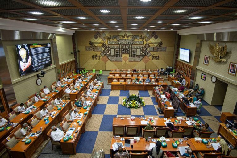 RPP Cipta Kerja: Pesangon dan pensiun lebih kecil, pekerja menolak