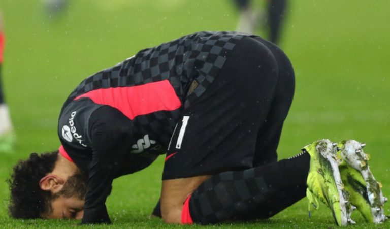 Salah Sujud Usai Samai Rekor Legendaris Liverpool