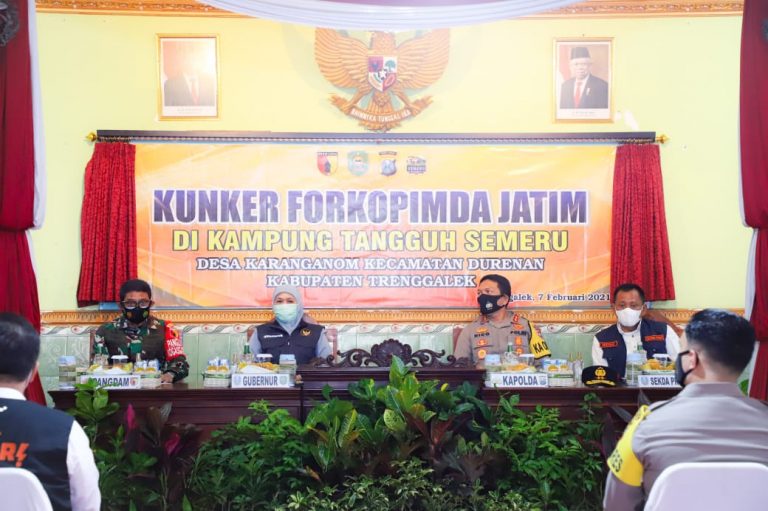 Gubernur Khofifah Bersama Forkopimda Jatim Tinjau Kampung Tangguh Semeru di Madiun dan Trenggalek