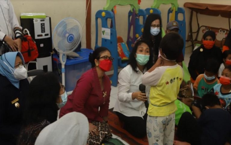 Menteri PPPA Pastikan Penanganan Pengungsi Merapi di Pakem Berjalan dengan Baik