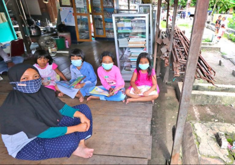 Perpustakaan di Tengah Kuburan Rangkah Surabaya, Ini FAKTAnya!