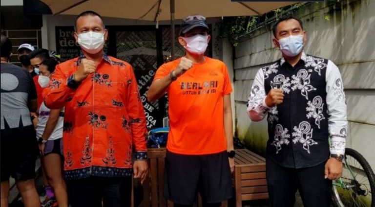 Menparekraf Tinjau Rencana Drive-Thru Vaksinasi di Kuta Bali