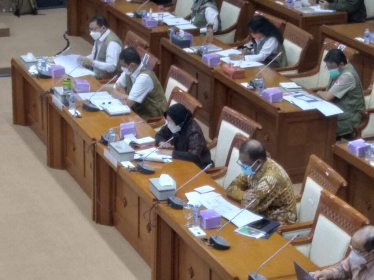 Santunan Ahli Waris Korban Meninggal COVID-19 Dihentikan, Ini Penjelasan Risma