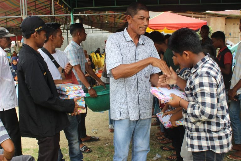 Masyarakat Gampong Madat Kecamatan Madat Kab. Aceh Timur Menyantuni Anak Yatim Dalam Menyambut Bulan Suci Ramadan