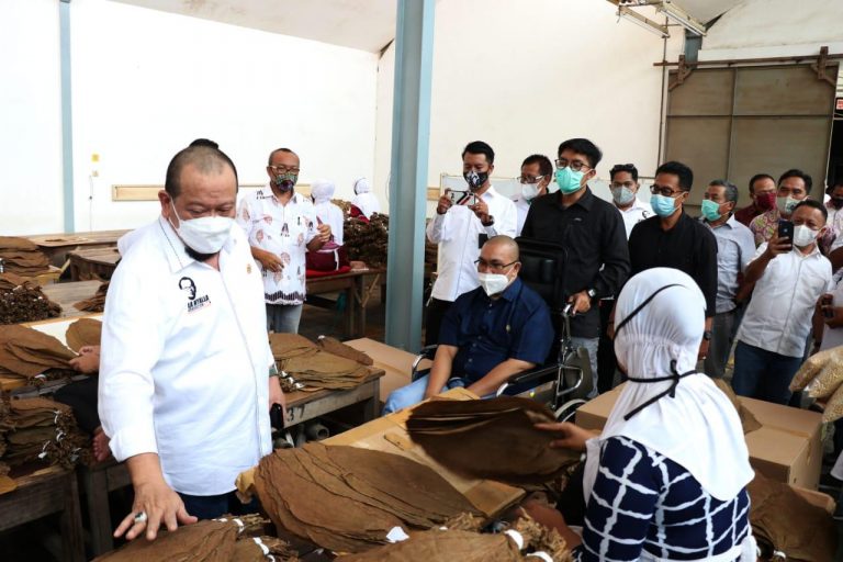 LaNyalla Imbau Buruh Jatim Manfaatkan Posko Pemprov Bila Tak Dapat THR
