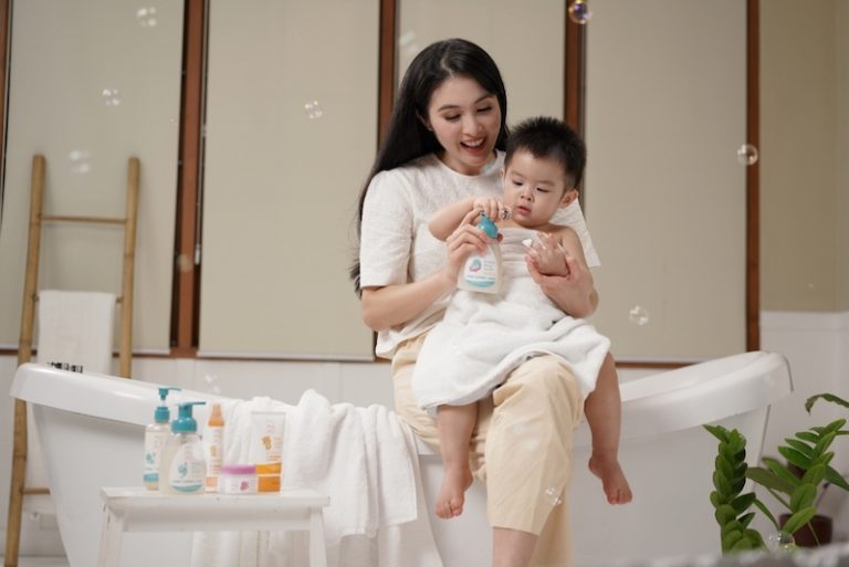 Tips Sandra Dewi Merawat Kulit Sang Buah Hati