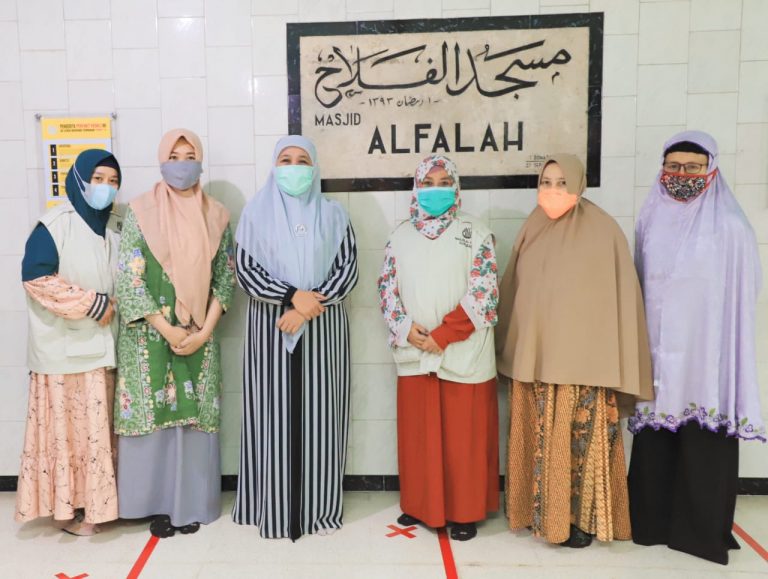 Safari Ramadhan, Gubernur Khofifah Sholat Tarawih Berjamaah di Masjid Al Falah Surabaya