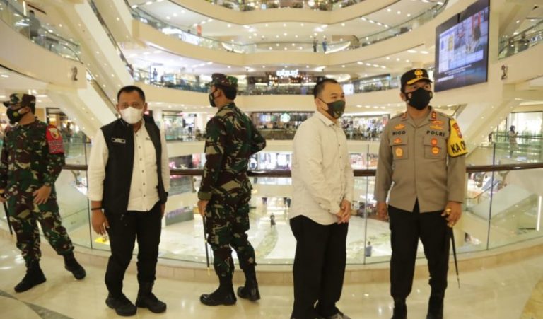 Antisipasi Penyebaran Covid-19, Forkopimda Jatim Pantau Prokes di Pusat Perbelanjaan