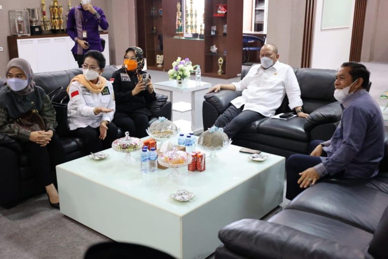 Bea Cukai Surabaya Tahan 27 Ton Kurma Hibah Milik Ponpes Sidrap