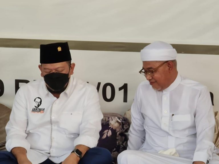 Silaturahmi di Pesantren Mama Bakry Sadeng, Ketua DPD RI Yakin Pesantren Cetak Pemimpin Berkualitas