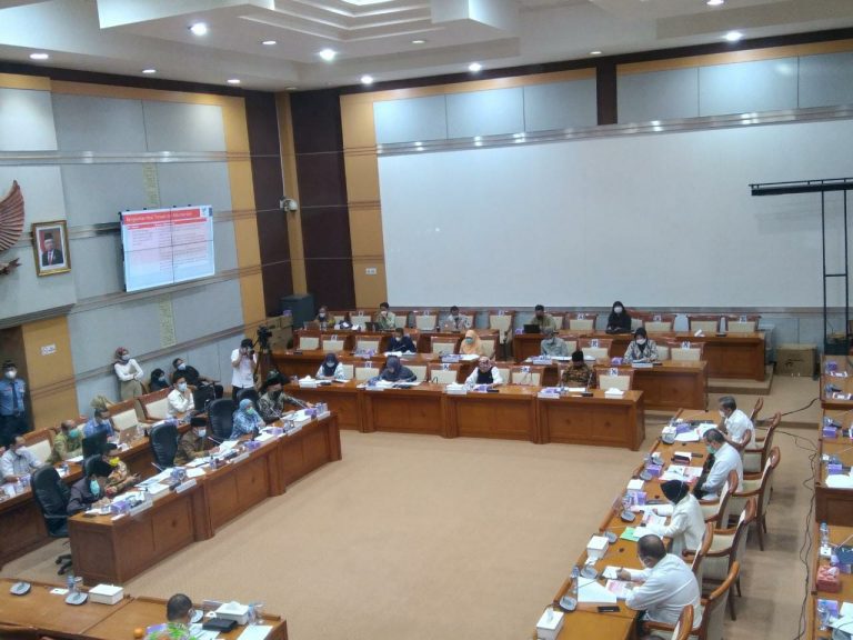 Anggota DPRD dan TNI Terima Bansos, Komisi VIII Desak Kemensos validasi Data