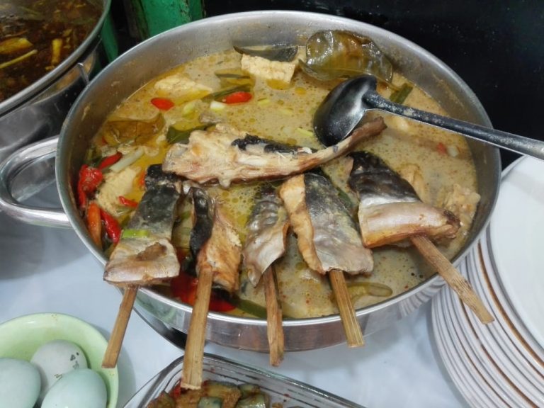 Cukup Rogoh Kocek 20 Ribu Anda Bisa Nikmati kotokan Iwak Pe Depot bu Mus