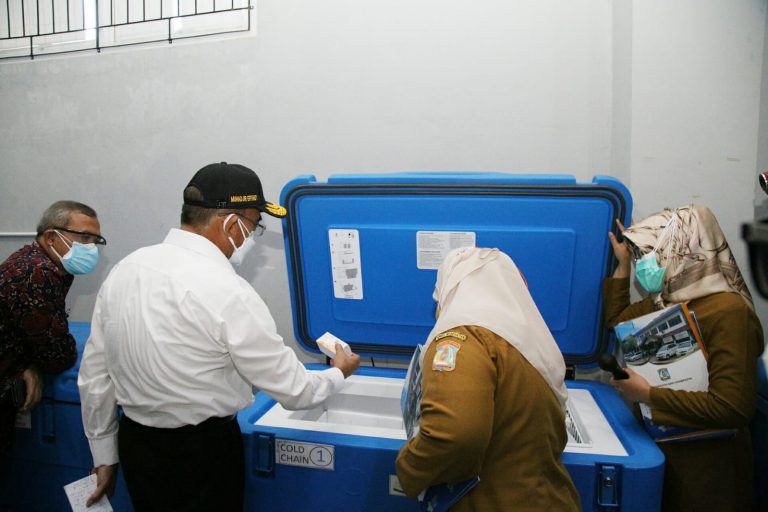 Percepat Vaksinasi, Menko PMK Minta Pemda Segera Habiskan Stok Vaksin di Gudang Obat