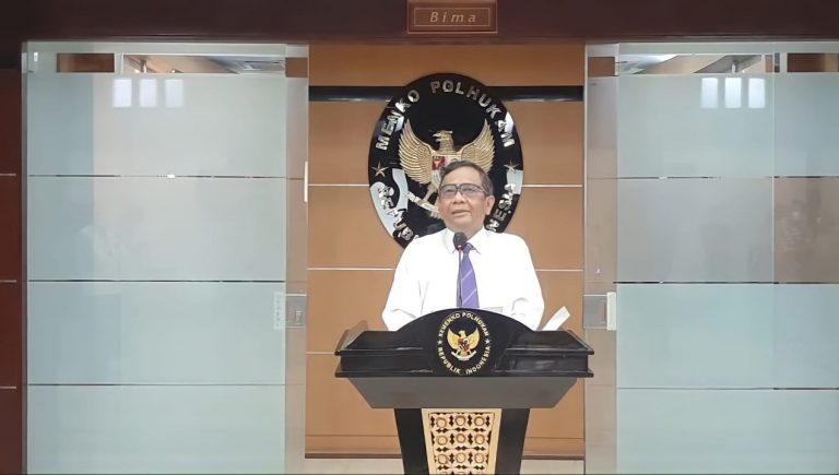 Akui Kewalahan, Mahfud Ajak Seluruh Masyarakat Bersatu Lawan Covid-19