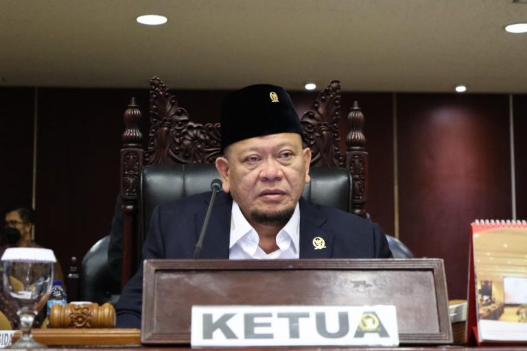 Target Suntik 2 Juta Vaksin Sehari Tercapai, Ketua DPD RI Ajak Masyarakat Dukung Herd Immunity