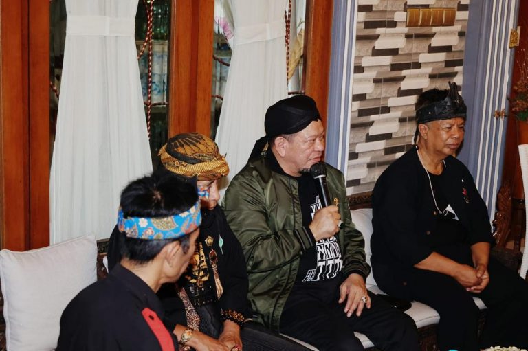 Bertemu Ketua DPD RI,  Para Pendekar di Sumedang Prihatin Mulai Hilangnya Budaya Lokal