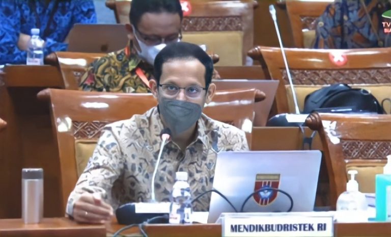 Covid-19 Masih Tinggi, Nadiem Minta Sekolah Segera Dibuka