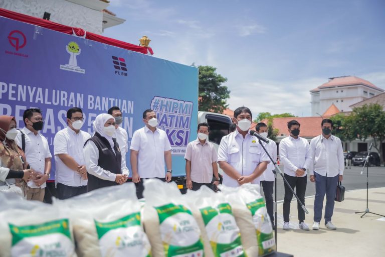 HIPMI BPD Jatim Peduli Salurkan Bantuan Beras 25 Ton untuk Masyarakat