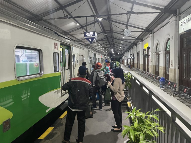 KAI Daop 8 Surabaya Pastikan Pelanggan Seluruh Kereta Api Wajib Vaksin