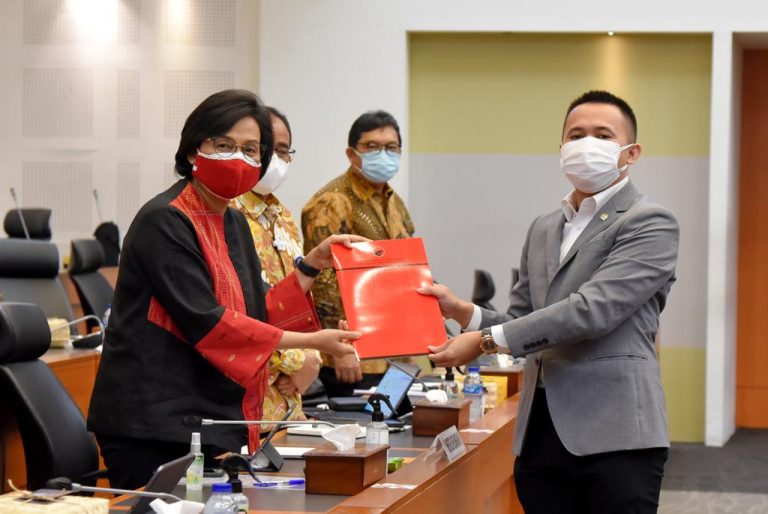 Mufti Anam Sampaikan Sikap Fraksi PDI-P Terhadap RUU Pertanggungjawaban APBN 2020