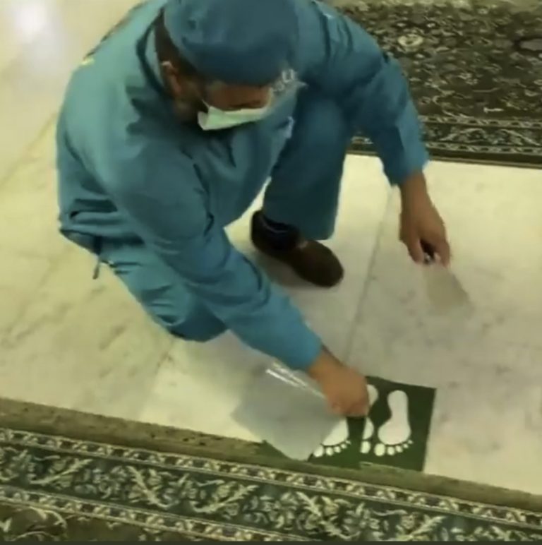 Batas Sosial Distancing Shaf Sholat Masjidil Al Haram di Lepas