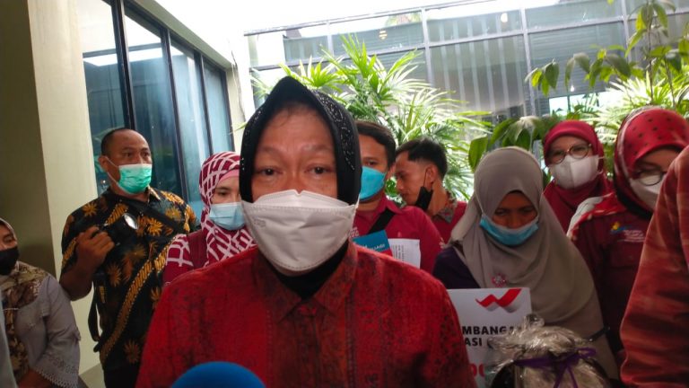 Risma Dukung Fatwa MUI Haram Memberi Pengemis