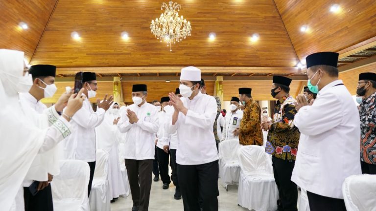 Wagub Emil Lantik Pengurus IPHI dan MTP IPHI Periode 2021-2026