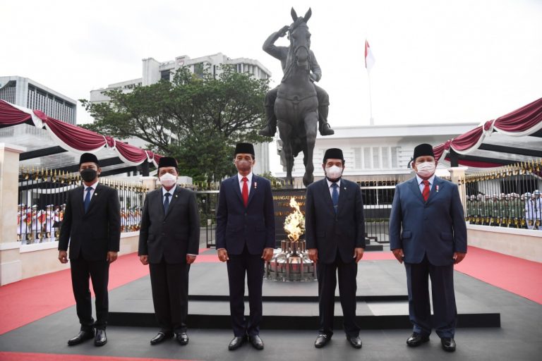 Presiden Jokowi Resmikan Monumen Bersama Prabowo dan Megawati