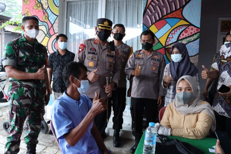Kapolres Pamekasan Kembali Lakukan Zoom Meeting dengan Kapolri, Gencarkan Vaksinasi Capai Target 70 Persen