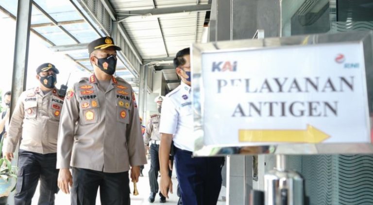 Kapolrestabes Surabaya bersama PJU Lakukan Pengecekan Gereja dan Stasiun KA jelang Nataru