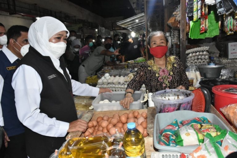 Sidak Pasar Tambakrejo Surabaya, Gubernur Jatim Pastikan Stok Kebutuhan Pokok Aman